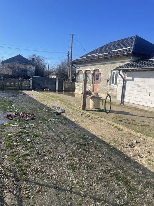 De vanzare o casa la tara