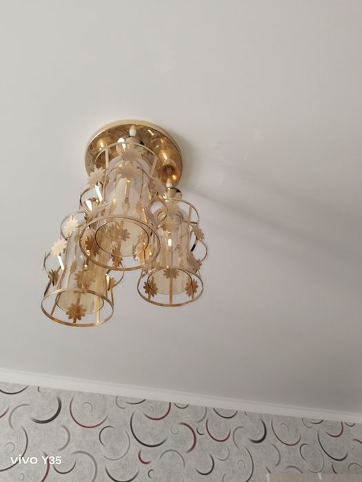 Продам люстру недорого