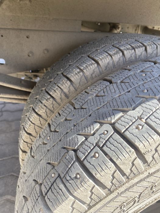 Продам шипованную резину на Газель