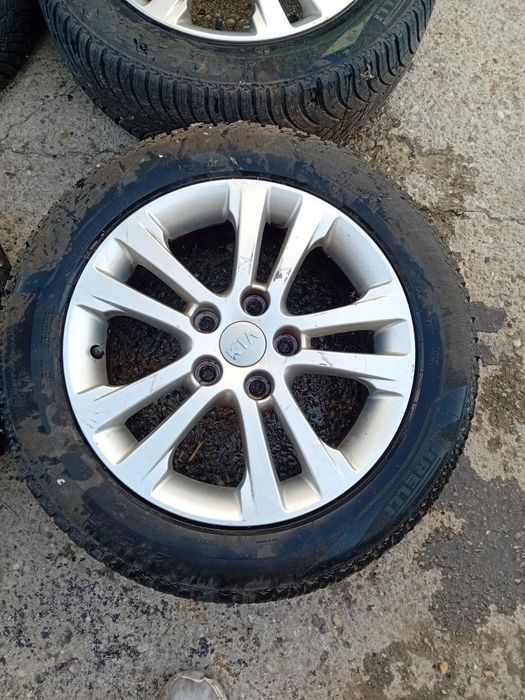 Jante aliaj Kia Cee'd an 2015 205 65 R16 cu cauciucuri de iarnă