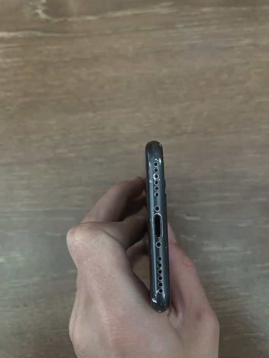 Продам Iphone айфон 7