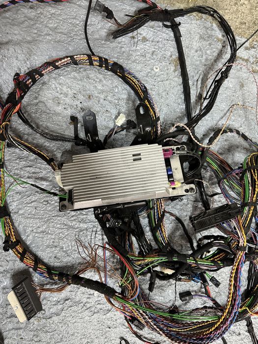 Instalatie electrica harman kardon combox bmw f10