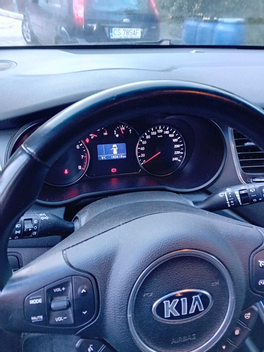 Kia carens 2013 benzină 1,6