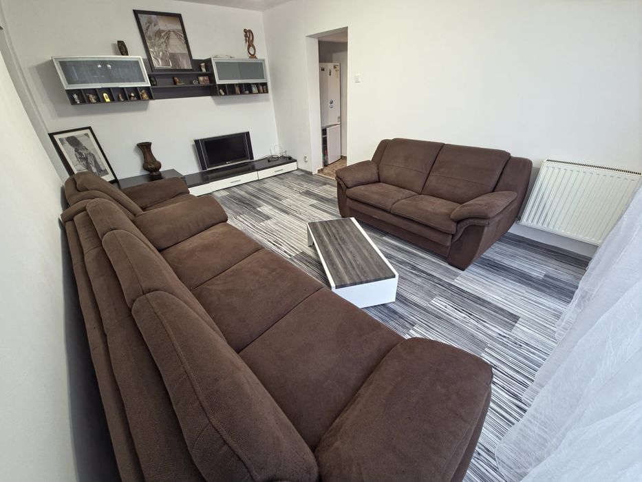 Închiriez ap 2 camere ,loc de parcare