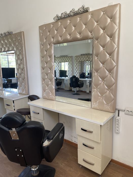 Salon uchun Kreslo Mebelniy oynasi bilan