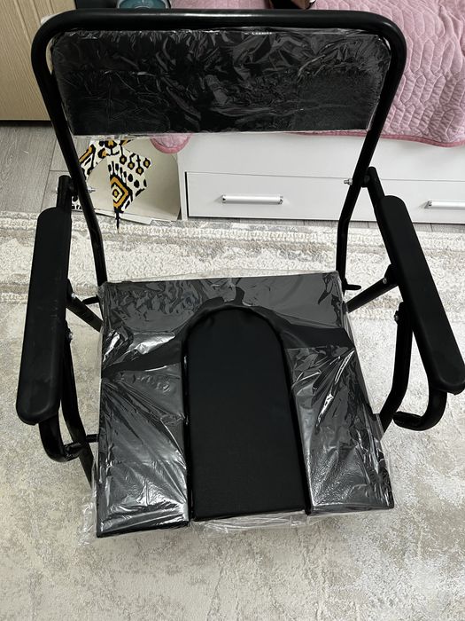 Санитарное кресло (кресло-туалет)