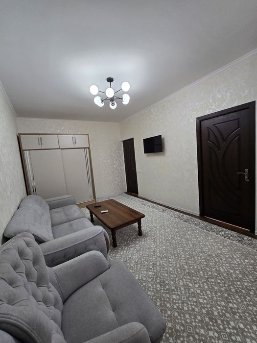 Продаётся Чиланзар 12 1в2 1этаж.