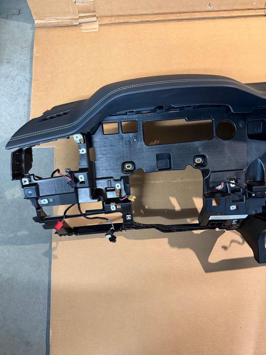 Plansa bord vw touareg 2018-2026