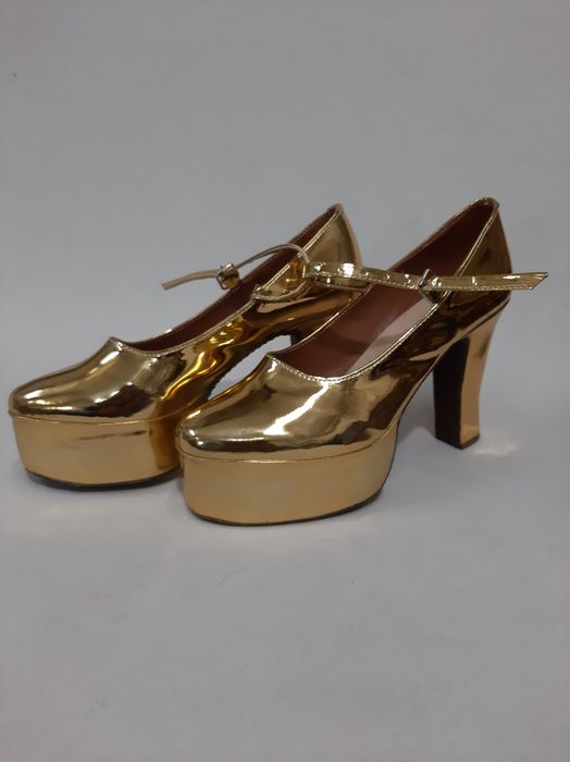 Raqs tuflilari tayyorlari