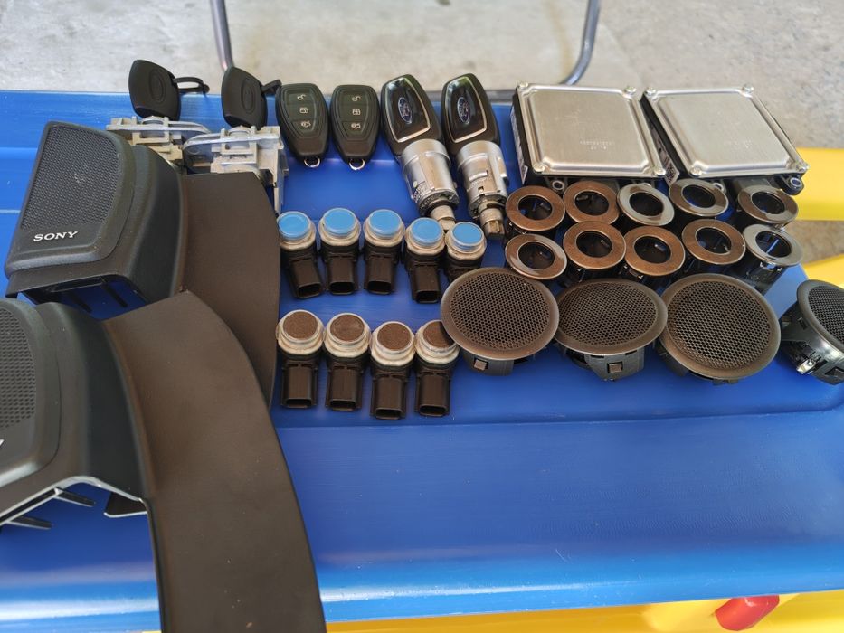 Vând module, senzori parcare, proiectoare , chei originale Ford