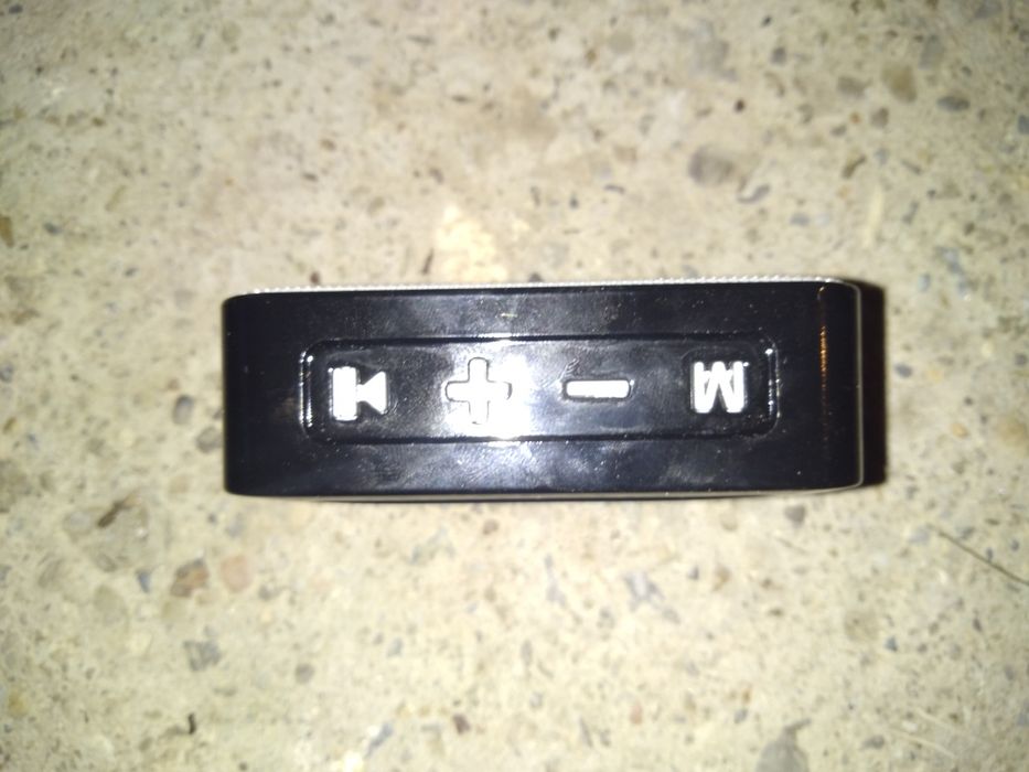 Vand boxa prin Bluetooth si are Card si USB