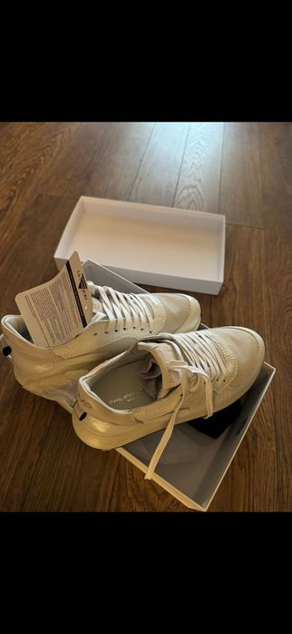 Adidasi Phillipe Model