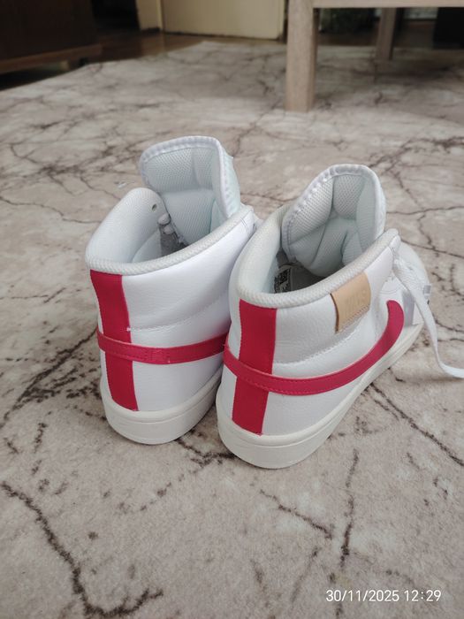 Дамски високи маратонки Nike