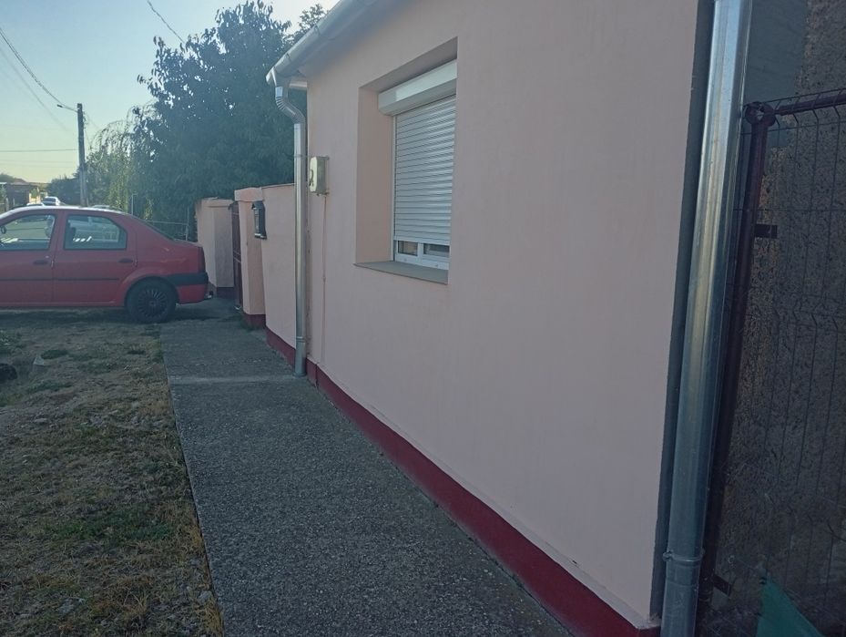 Vind casă 3 camere