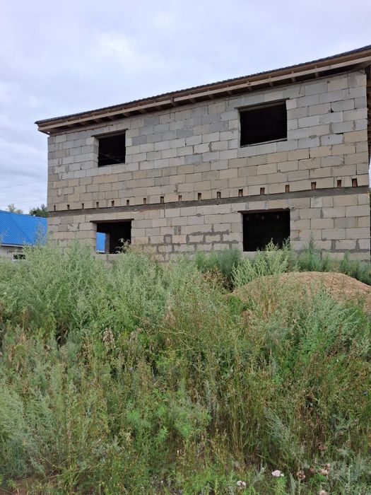 Продам коттедж недостроенный