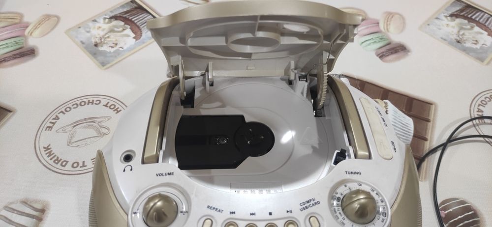 Мульти проигрыватель(радио, cd проигрыватель, кассетный магнитофон)