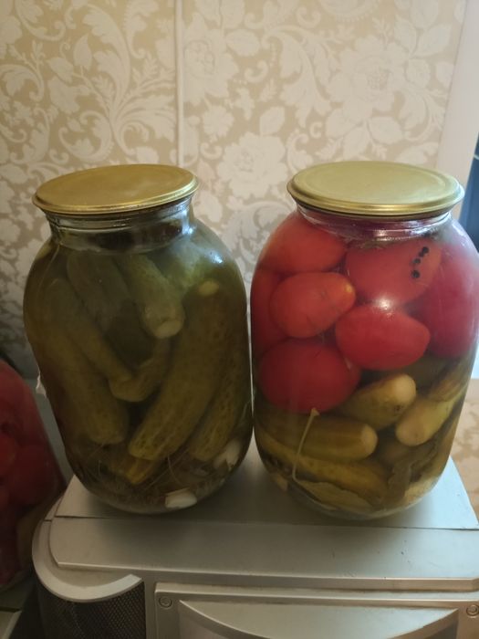 Продам огурцы, ассорти, помидоры, сок томатный, варенье, компоты
