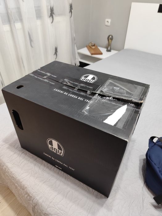 Продавам каска AGV