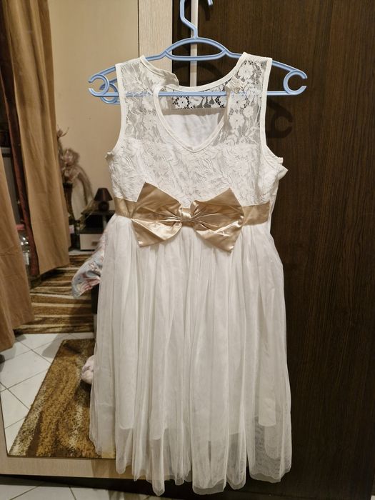 Рокля за 8 год нова