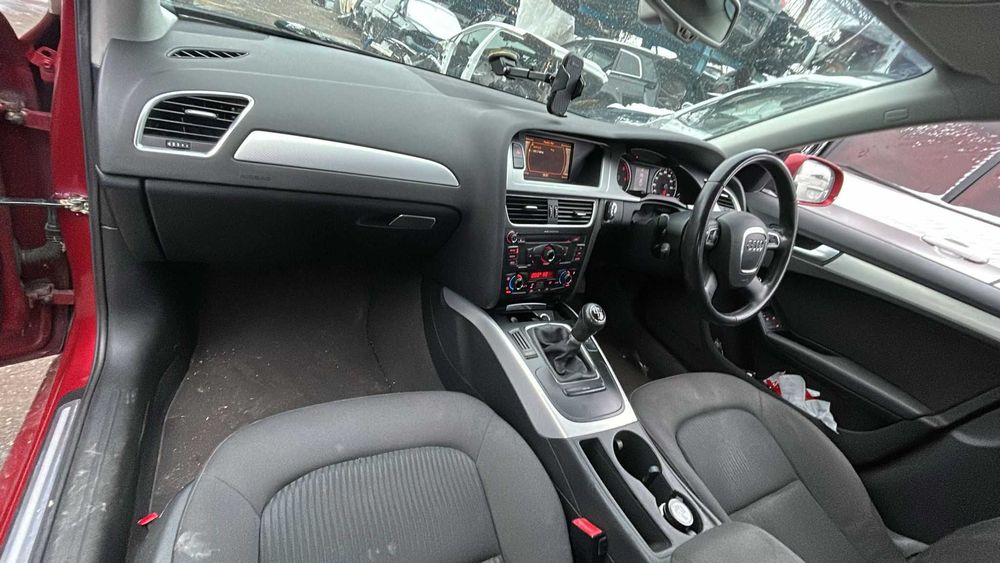 Dezmembrez Audi A4 B8 an 2009 2.0 tdi cod motor caga