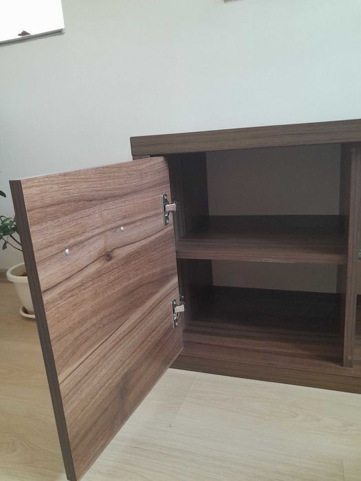 Продавам TV шкаф
