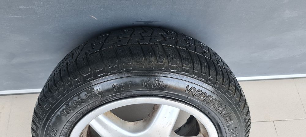 Vând janta 15" cu anvelopă VW/AUDI
