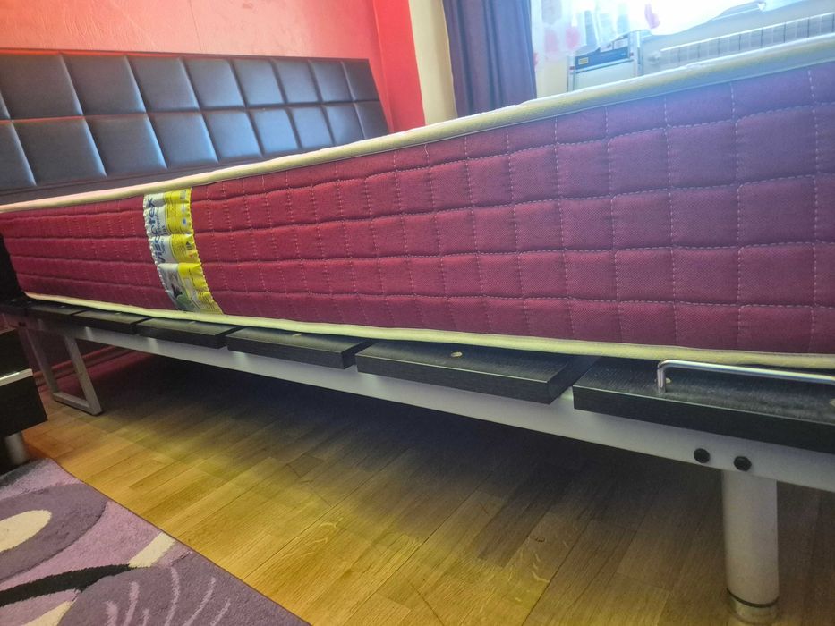 Vând pat cu saltea 180X200 cm