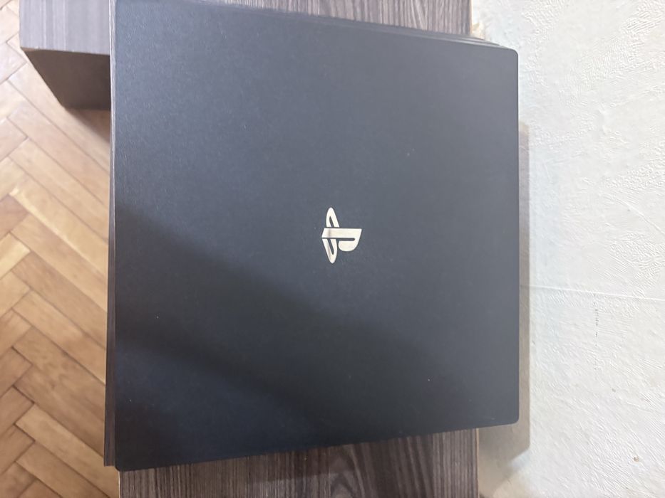 Playstation 4 pro(с игри) и VR с контролери