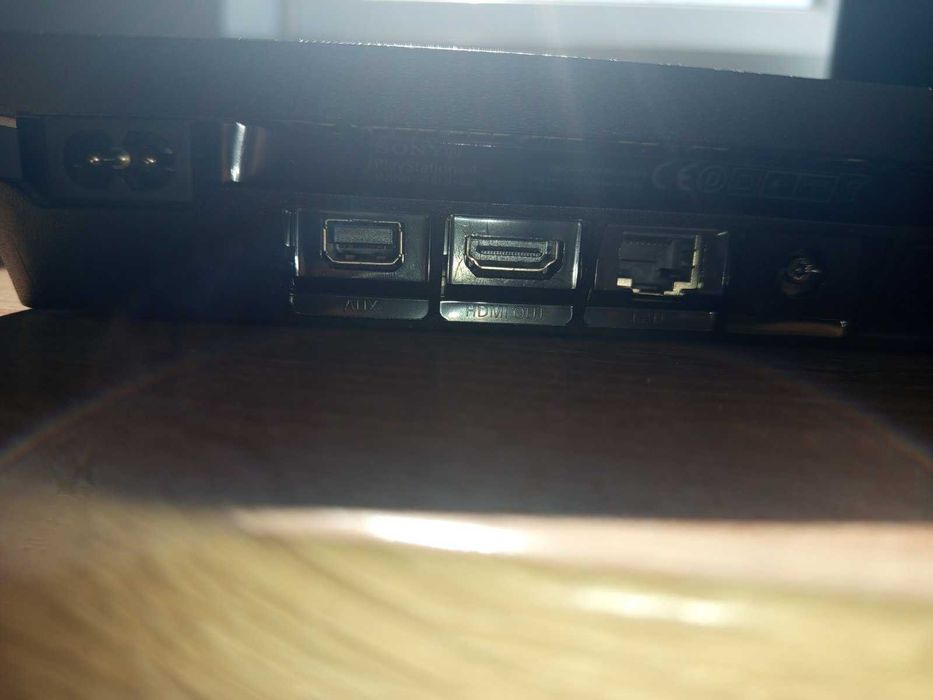 PS 4 slim !!! Има 872 гб място!! HDMI