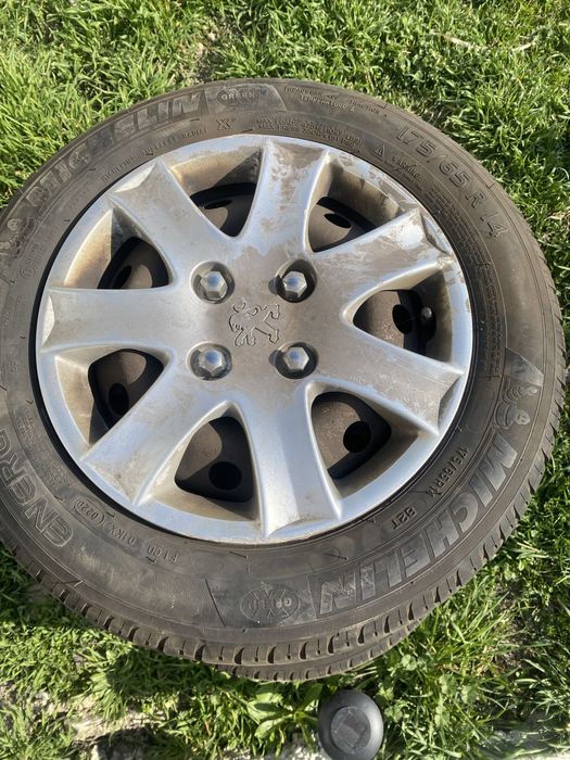 Vand cauciucuri cu tot cu janta 175/65 R14 michelin
