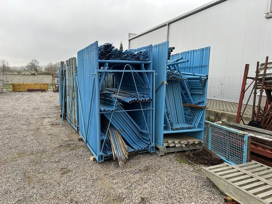 Фасадно скеле италианско рециклирано като ново