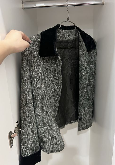 Продам пиджаки и плащи