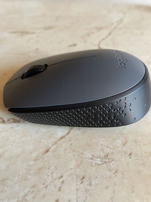 Mouse wireless Asus si Logitech