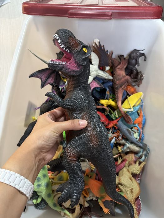 Продам игрушки динозавры и не только