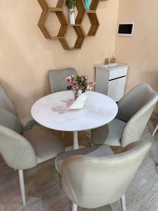 Oshxonangiz yoki biznesingiz uchun stol va stullar