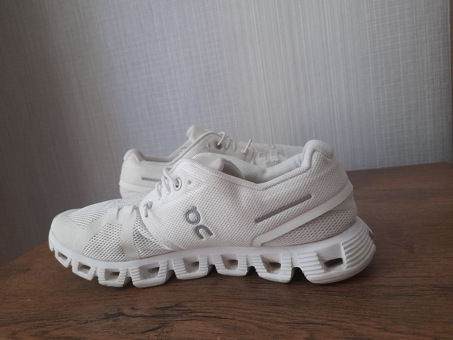 On Cloud 5 маратонки 37 номер.