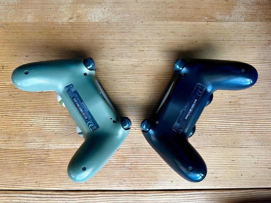 Конзола PlayStation 4 с 2 Джойстика и 10 Игри – Всичко в Комплект !