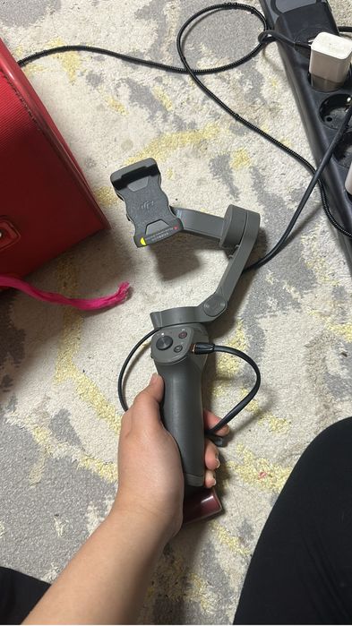 Продам стабилизатор DJI osmo Mobile 3 для смартфона