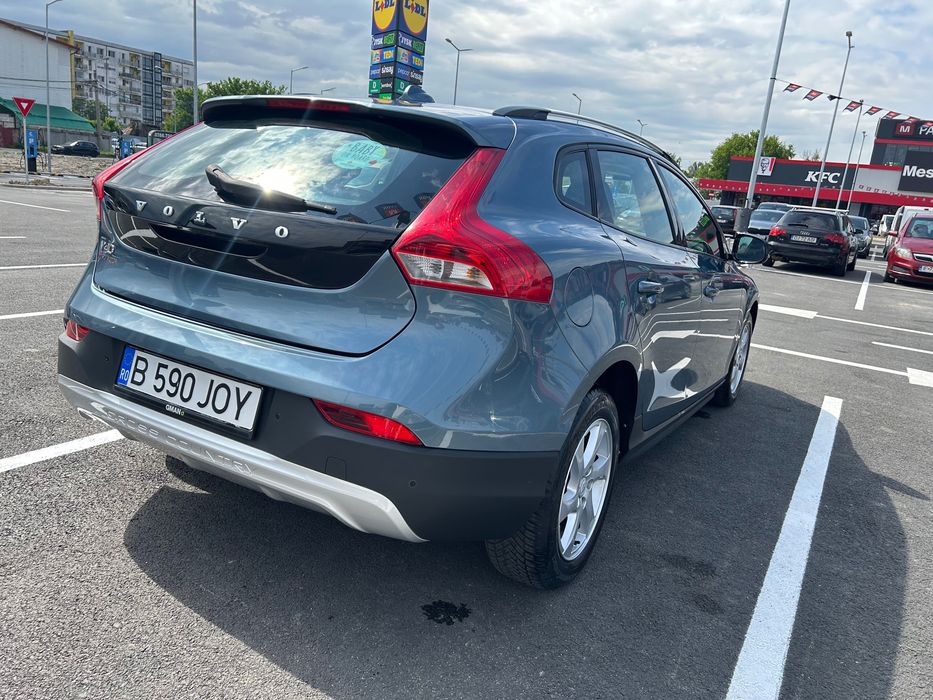 VVolvo V40 Cross Country- Automata, echipata complet, 120.000 km 7.600 EUR
