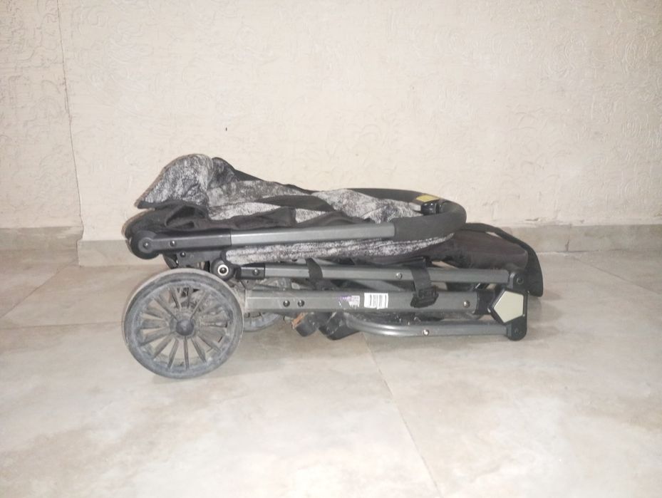 Детская коляска + коляска для прогулок