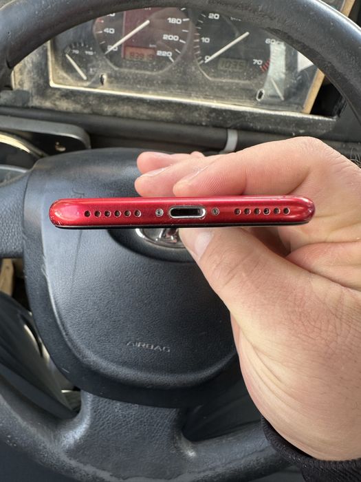 Iphone se 2020 red product