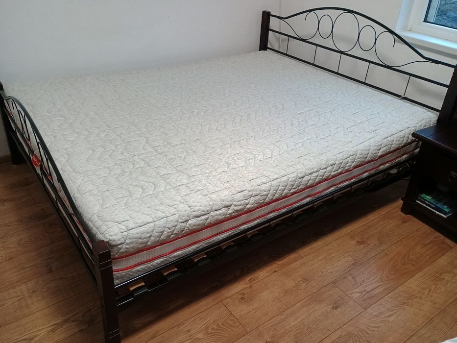 Vând pat dormitor 160/200