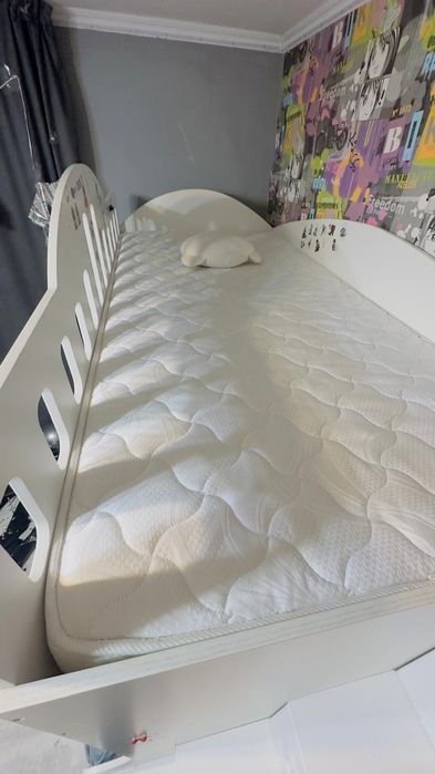 Кровать двухьярусная