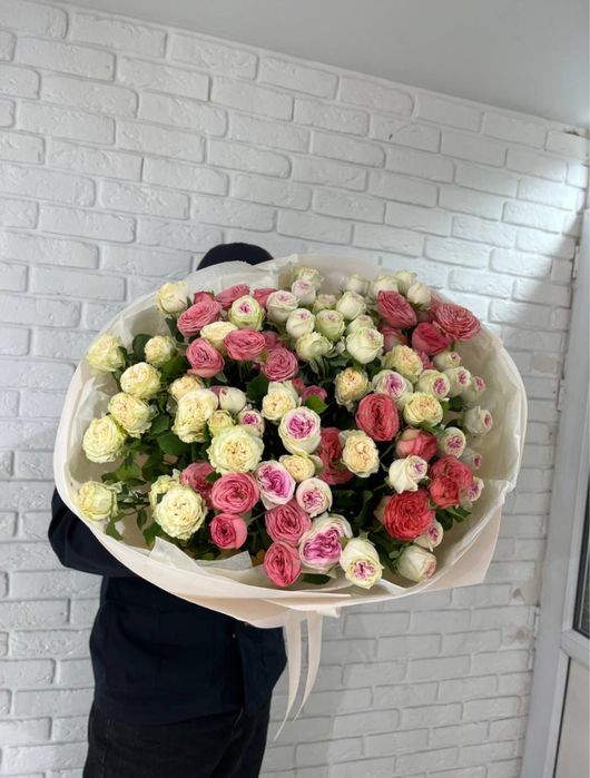 Розы, кустовые розы, пионы.