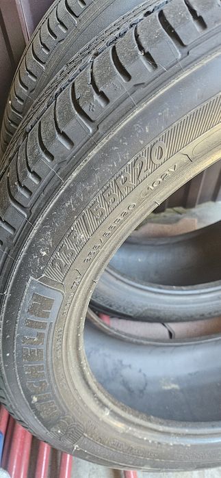 Продам резину 2 балона
