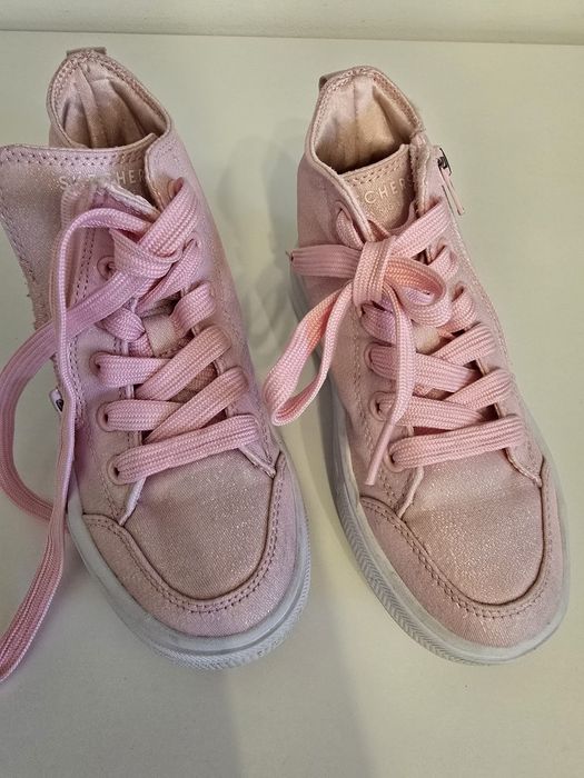 Sneakers fetite
Mărimea 28,5
18 cm in interior
Stare foarte buna
80 lei