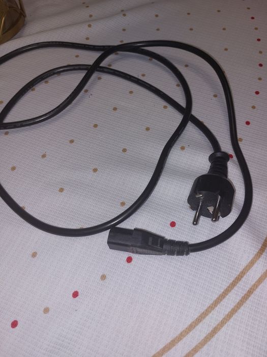 Различни кабели и зарядни