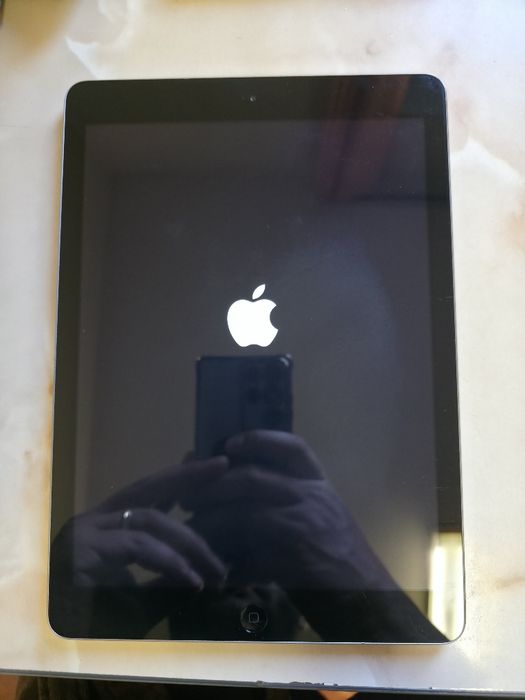 iPad Air 1 (Model A1474) Wi-Fi - Stare estetică foarte bună - Pentru piese / Bypass