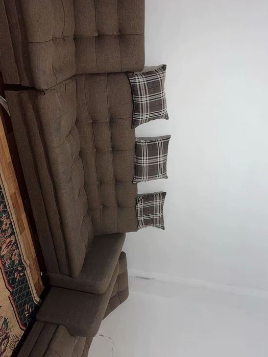 Срочно продаю Диван .