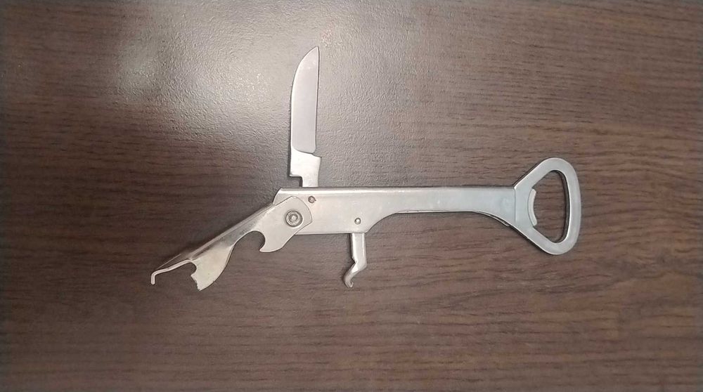 Lot desfăcător conserve / capace sticle și tirbușoane vechi
